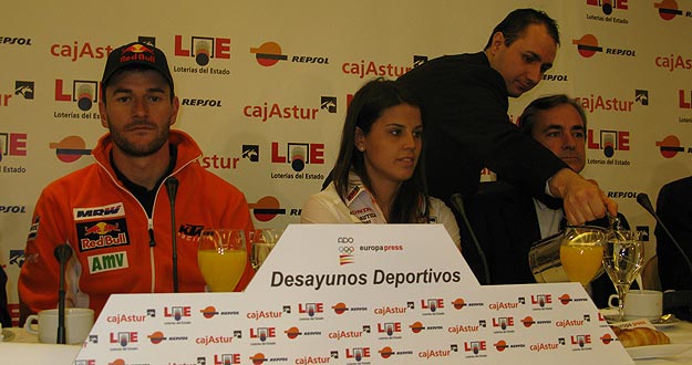 Los pilotos espa&ntilde;oles que han participado en el Dakar 2011: Marc Coma, Laia Sanz y Carlos Sainz.