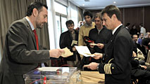 Ir al Video&nbsp;Los pilotos de Iberia rechazan por el 93% de los votos el acuerdo sobre el ERE