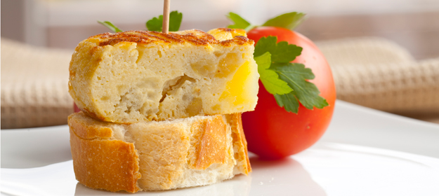 Tapa de pincho de tortilla, una de las más tradicionales en España. Tapa de pincho de tortilla, una de las más tradicionales en España.