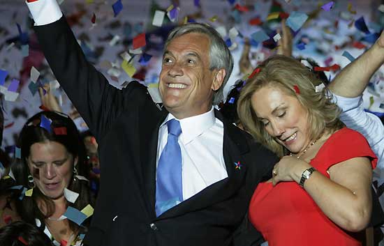Pi&ntilde;era gana en Chile pero habr&aacute; segunda vuelta