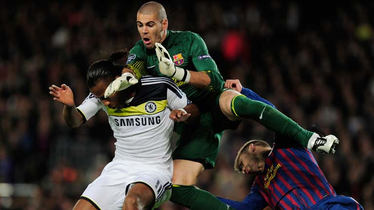 Piqu&eacute; choca con Vald&eacute;s y pide el cambio 10 minutos despu&eacute;s