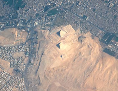 Las pirámides de Giza, de nuevo blanco de la ISS