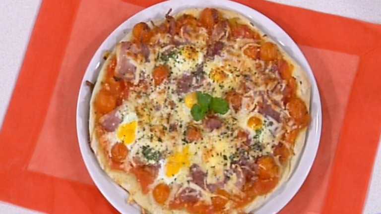Cocina con Sergio - Pizza a los cuatro quesos con huevos de codorniz