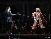 Pl&aacute;cido Domingo agradecio al maestro de armas de la producci&oacute;n que le ense&ntilde;ara a lucha ry cantar el mismo tiempo