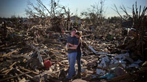 Ir al Video&nbsp;La poblaci&oacute;n de Oklahoma vive entre las ruinas y el temor a nuevos tornados