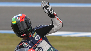 Pol Espargar&oacute; gana por la lluvia y Marc M&aacute;rquez es segundo