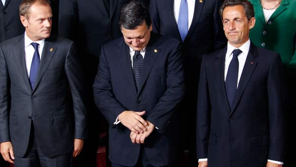 El primer ministro polaco, Donald Tusk, junto al presidente de la Comisión, Durao Barroso, y el presidente francés, Nicolás Sarkozy. El primer ministro polaco, Donald Tusk, junto al presidente de la Comisión, Durao Barroso, y el presidente francés, Nicolás Sarkozy.
