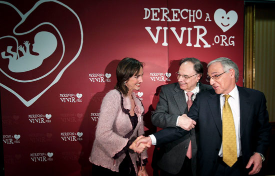 El Ministro de Sanidad critica a la Conferencia Episcopal