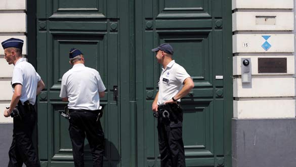 Oficiales de Polic&iacute;a, en la oficina del arzobispo de Malinas-Bruselas.