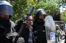 Polic&iacute;a arresta a un manifestante