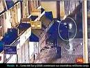 Ir al Video&nbsp;Un polic&iacute;a, atropellado en los disturbios en Londres