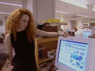 Ver v&iacute;deo  'La polic&iacute;a brit&aacute;nica detiene a Rebekah Brooks, mano derecha de Murdoch'