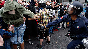Ver vídeo  'La Policía carga contra manifestantes del 25S'