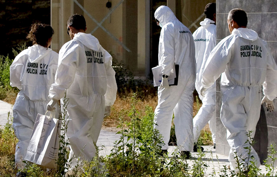 http://img.irtve.es/imagenes/policia-cientifica-sigue-recogiendo-pruebas-den-pistas-sobre-como-se-cometio-atentado/1249048045195.jpg