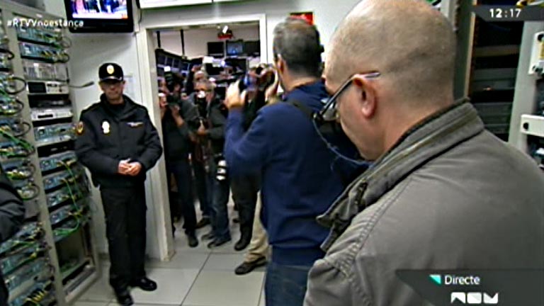 La Policía desaloja RTVV y corta las emisiones de Canal Nou
