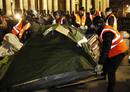La polic&iacute;a desmantela el campamento de San Pablo