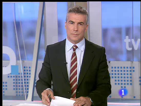 La polic�a ha detenido en C�diz a un joven de 24 a�os que amenaz� a 250 menores por internet para que le enviasen fotograf�as y v�deos suyos con contenido sexual.