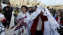 Ver vídeo  'La policía detiene a un grupo de mujeres judías por orar como los hombres'