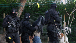 Ver v&iacute;deo  'La polic&iacute;a francesa detiene a 19 personas presuntamente relacionadas con c&iacute;rculos islamistas'
