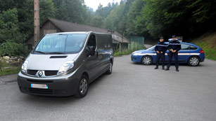 Ver v&iacute;deo  'La Polic&iacute;a francesa investiga la muerte de cuatro personas a balazos en la regi&oacute;n de los Alpes'