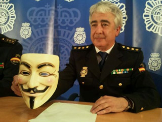 Ver v&iacute;deo  'La Polic&iacute;a Nacional explica la detenci&oacute;n de la 'c&uacute;pula' de Anonymous en Espa&ntilde;a'