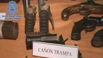 Ir al Video&nbsp;La Polic&iacute;a Nacional interviene un arsenal de armas y explosivos escondidas en un domicilio en el Vendrell