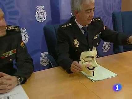 Ver v&iacute;deo  'La polic&iacute;a da por desmatelada la c&uacute;pula en Espa&ntilde;a de "Anonymous"'