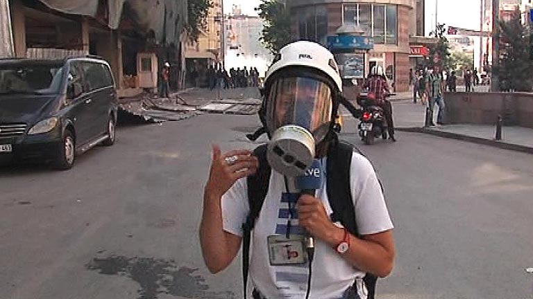 La Policía turca desaloja a los manifestantes de la plaza Taksim 