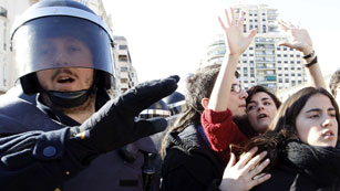 Ver v&iacute;deo  'La polic&iacute;a de Valencia avisa a los manifestantes antes de las cargas'