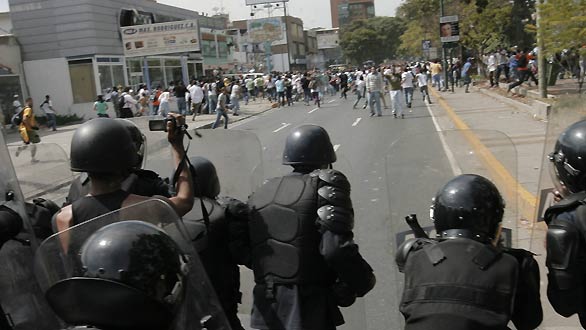 La polic&iacute;a venezolana dispersa a los manifestantes