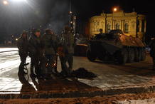 Polic&iacute;as contra manifestantes de Solidaridad