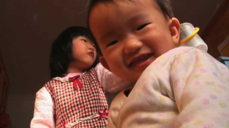 Aprobada una ley en China que relaja la política del hijo único