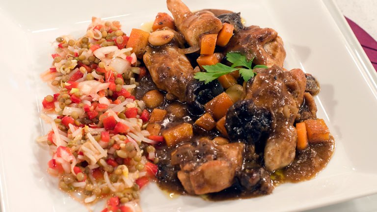 Saber Cocinar - Pollo al brandy con ensalada de legumbre