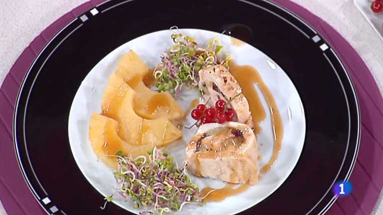 Cocina con Sergio - Pollo relleno a la pi&ntilde;a con d&aacute;tiles