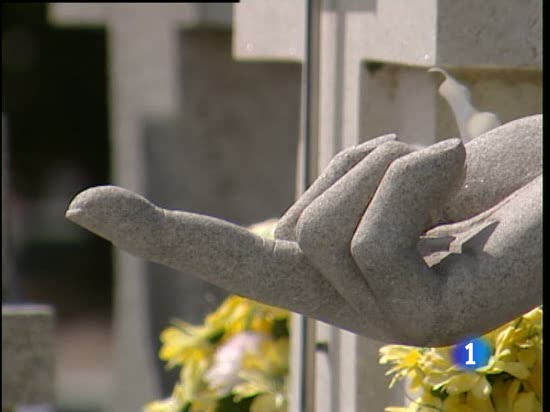 Hay gente que sabe morirse con estilo o al menos con gracia, y lo demuestra en su epitafio