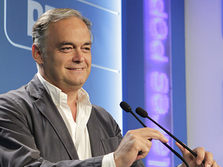 Ver v&iacute;deo  'Pons pide a Zapatero que haga reformas o adelante a&uacute;n m&aacute;s las elecciones'