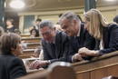 Los populares Celia Villalobos, Alberto Ruiz Gallard&oacute;n, Esteban Gonz&aacute;lez Pons y Ana Pastor charlan antes del comienzo del debate de investidura.