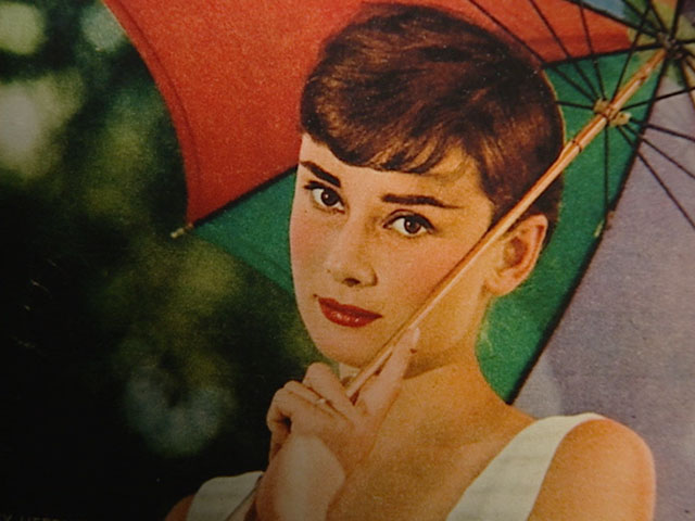 Un libro recupera m&aacute;s de seiscientas portadas protagonizadas por Audrey Hepburn