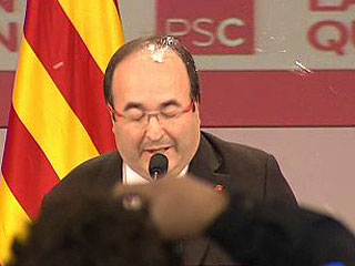 Ver v&iacute;deo  'El portavoz del PSC, Miquel Iceta, agredido por el lanzamiento de un huevo'