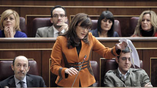 Ver v&iacute;deo  'La portavoz socialista y la portavoz del Gobierno se enzarzan por los presupuestos y las protestas estudiantiles'