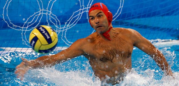 El portero alem&aacute;n Alexander Tchigir salvando un gol ante China