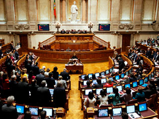 Ver v&iacute;deo  'Portugal afronta la ca&iacute;da de su gobierno y la posibilidad de un rescate'