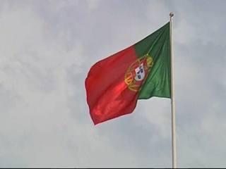 Ver v&iacute;deo  'Portugal, en una situaci&oacute;n dif&iacute;cil tras rebajar Moody's la calificaci&oacute;n de su deuda'