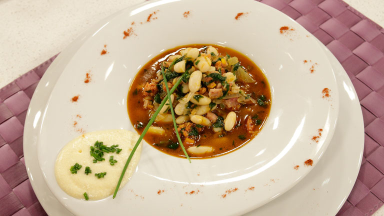 Saber cocinar - Potaje de jud&iacute;as blancas, lac&oacute;n y  espinacas 