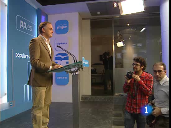 El PP, insiste en culpar a Zapatero de la situaci&oacute;n econ&oacute;mica y dicen que si quiere ayuda que la pida