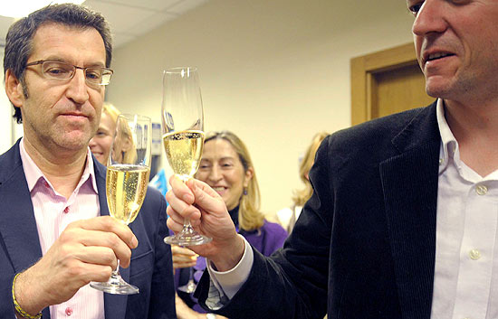 El PP recupera Galicia con mayor&iacute;a absoluta