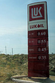El precio de la gasolina en Azerbaiyán, una de las cosas que más ha fascinado a Pastora Soler. El precio de la gasolina en Azerbaiyán, una de las cosas que más ha fascinado a Pastora Soler.