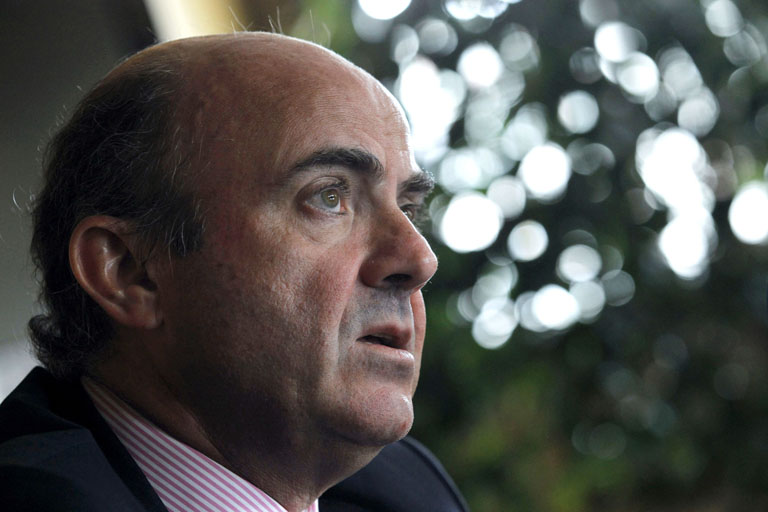 El Gobierno restringir&aacute; la venta de participaciones preferentes a particulares