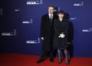 El director franc&eacute;s Robert Guediguian y la actriz francesa Ariane Ascaride posan a su llegada a la 37&ordf; edici&oacute;n de los Premios C&eacute;sar.