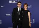 La actriz francesa Berenice Bejo y el director franc&eacute;s Michel Hazanavicius posan a su llegada a la alfombra roja.